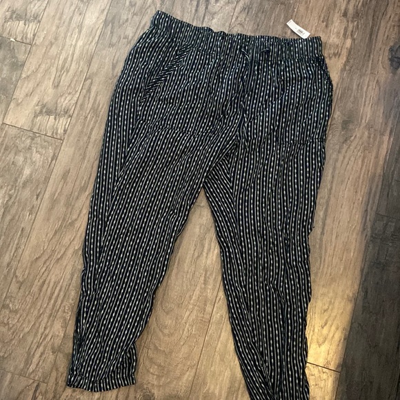 Old Navy pants - Picture 1 of 1